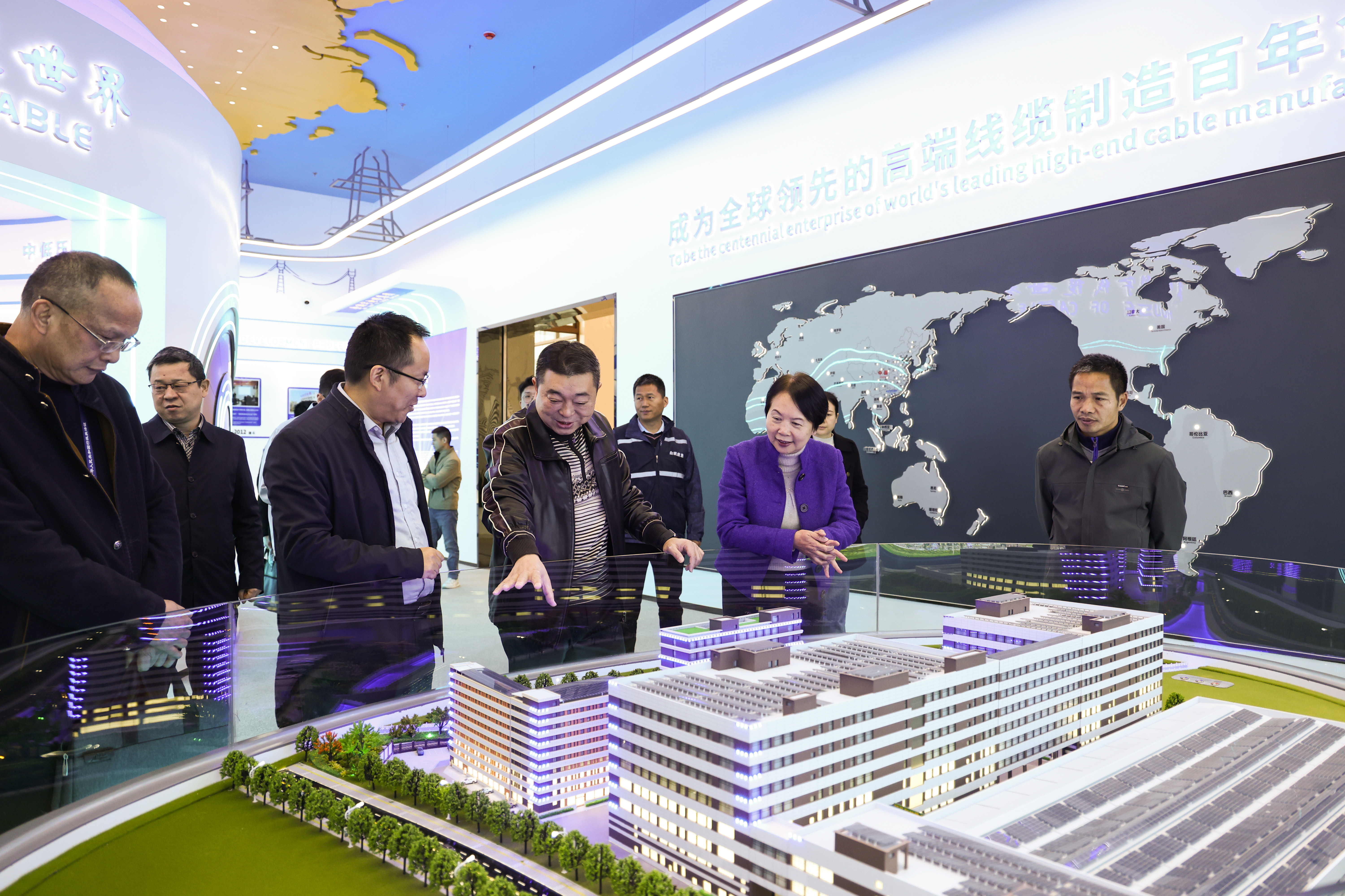 佛山市政協(xié)副主席攜各級領(lǐng)導蒞臨金聯(lián)宇電纜集團調(diào)研指導